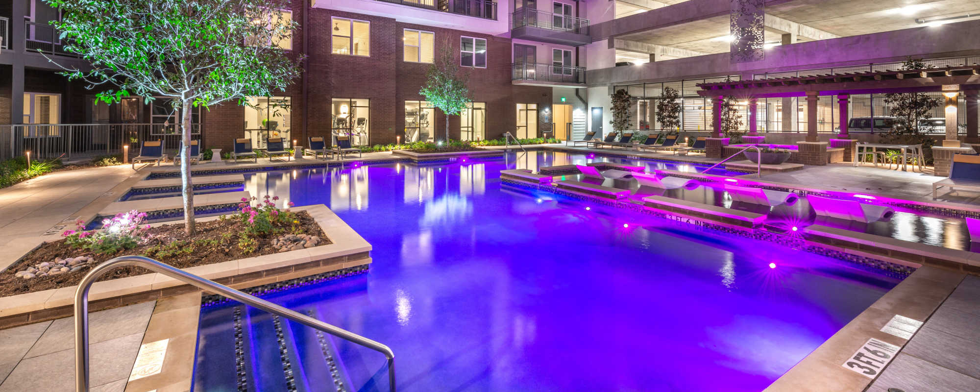 Hall Street Flats apartments in Dallas, TX