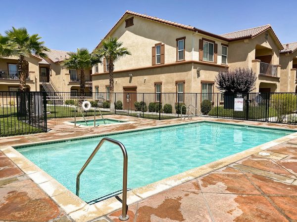 La Mirage Apartment Homes apartments