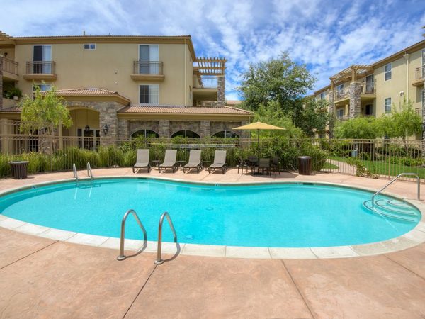 Avalon Thousand Oaks Plaza apartments