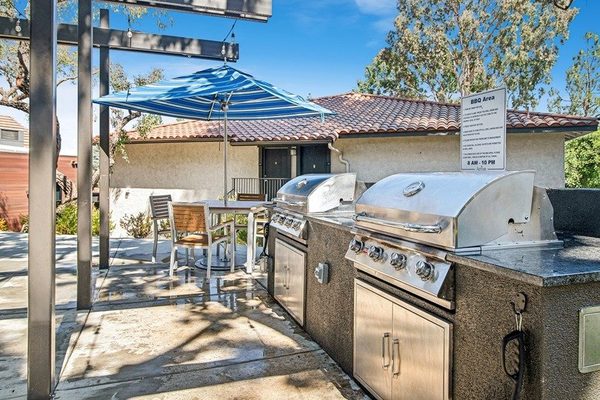 Arrive Rolling Oaks apartments in Thousand Oaks, CA