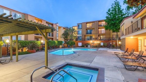 The Crest Pleasant Hill apartments