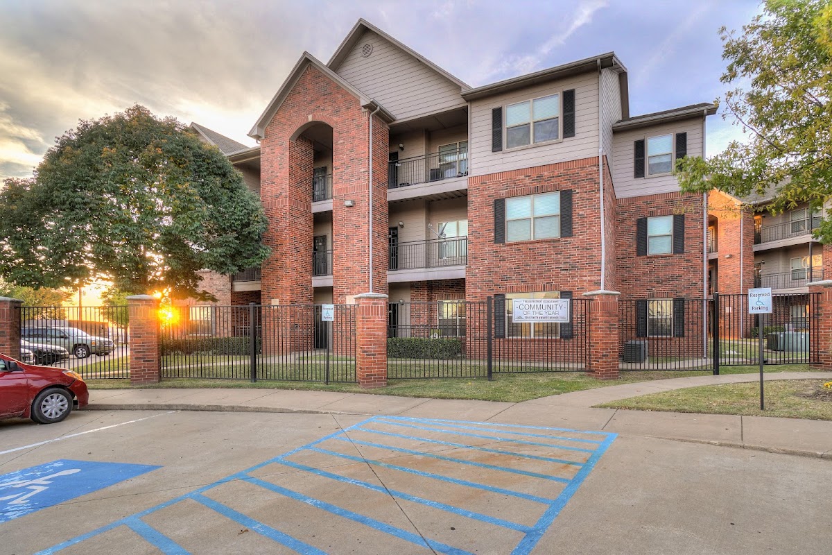 Heights at Battle Creek apartments in Broken Arrow, OK