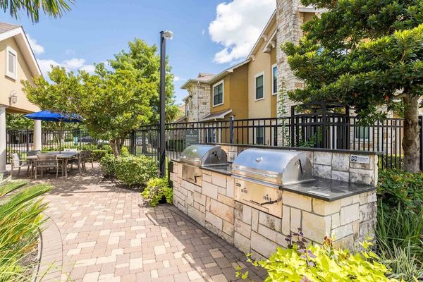 Avenues at Tuscan Lakes apartments