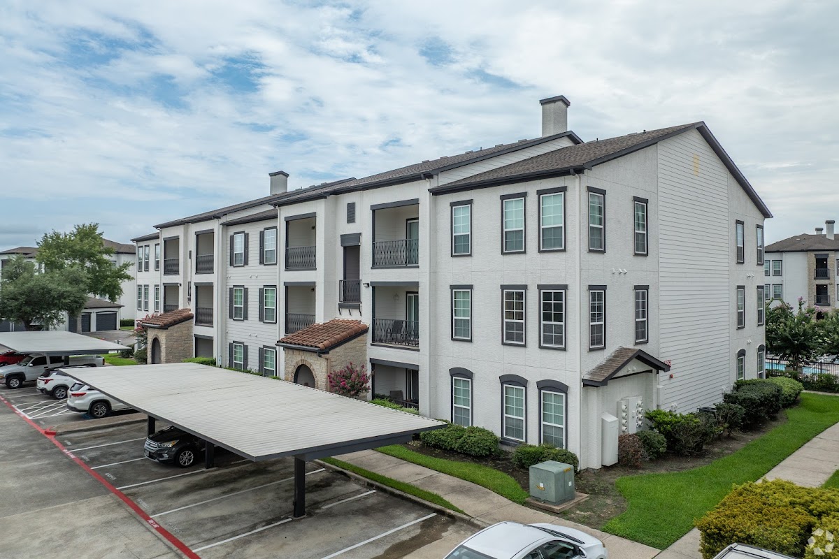 Amalfi at Tuscan Lakes apartments in League City, TX