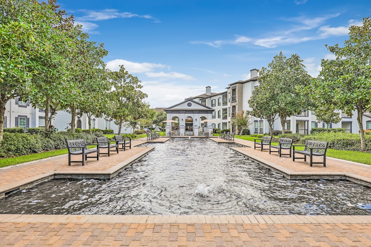 Sorrento at Tuscan Lakes apartments in League City, TX
