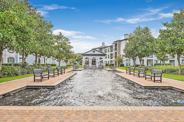 Sorrento at Tuscan Lakes apartments in League City, TX