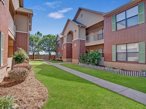 Edmond at Twenty500 apartments in Edmond, OK