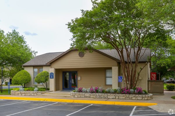 Georgetown Park apartments