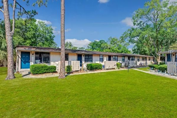 Oak Shade Apartments apartments