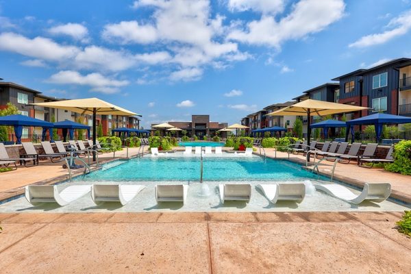 Encore apartments in Edmond, OK