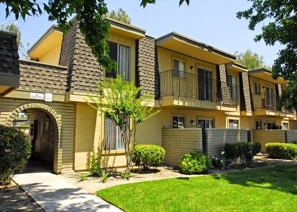 Fairway Estates apartments in Manteca, CA