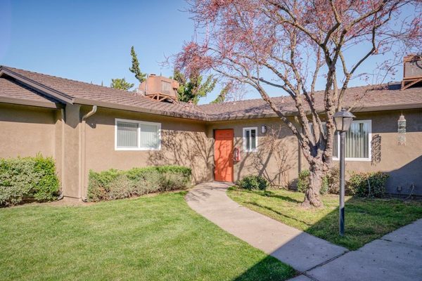 Sienna Place apartments in Manteca, CA