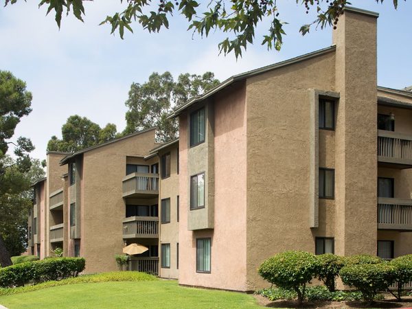 eaves Lake Forest apartments in Lake Forest, CA