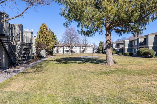 Hood Manor apartments