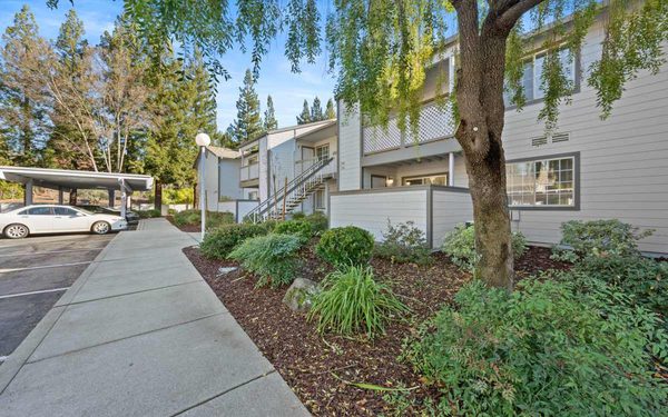 Country Brook Rental Condominiums apartments