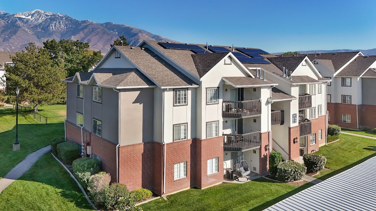 The Falls at Hunters Pointe apartments in South Jordan, UT