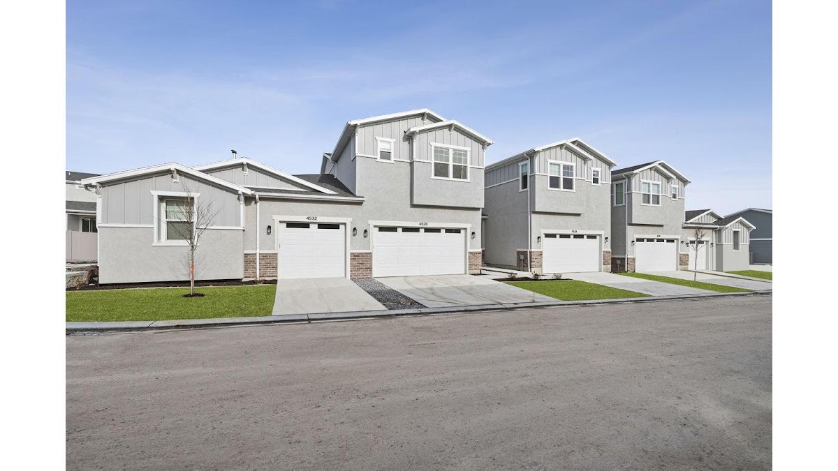 Viviano at Riverton apartments in South Jordan, UT