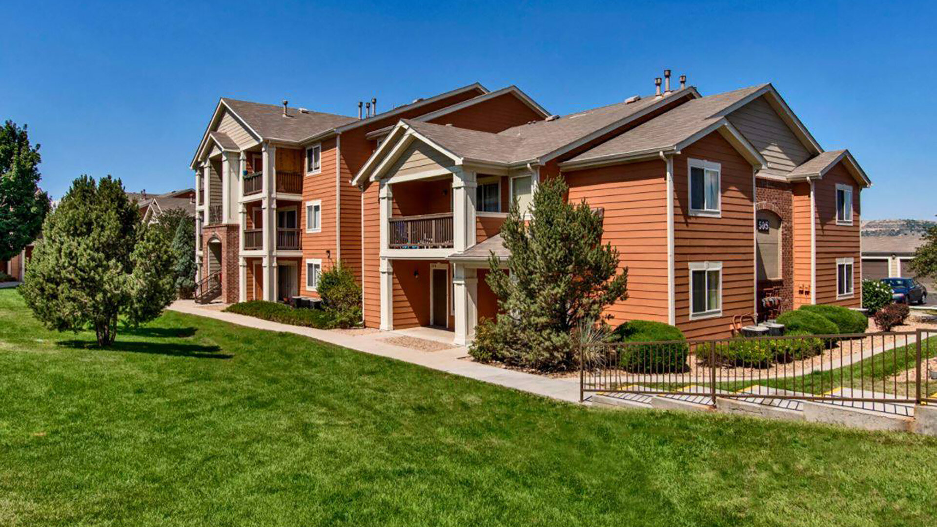 The Bluffs at Castle Rock apartments in Castle Rock, CO