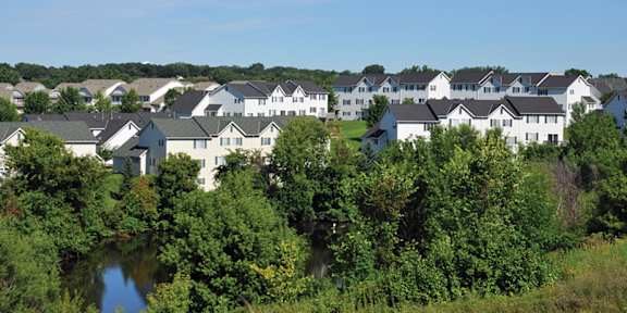Carver Lake Townhomes apartments in Woodbury, MN