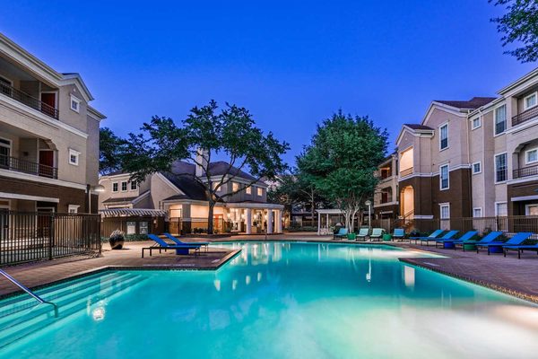 Cascade at Fountain Lake apartments in Missouri City, TX