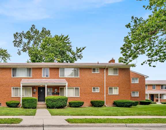 Oak Park Gardens apartments in Southfield, MI