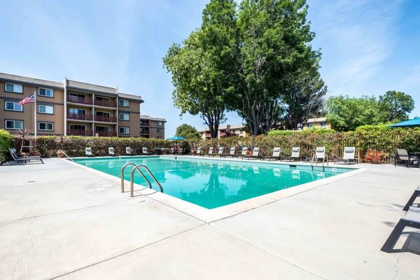 Waterstone Fremont apartments in Alameda, CA