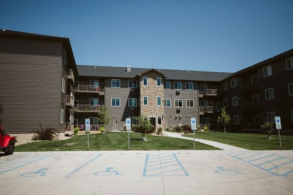 Diamond Bend apartments in Bismarck, ND