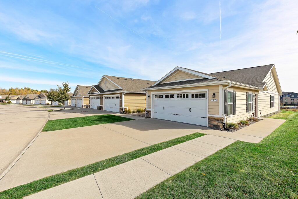 Redwood Ankeny apartments in Ankeny, IA