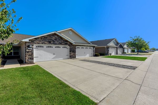Redwood Noblesville Harewood Drive apartments in Noblesville, IN
