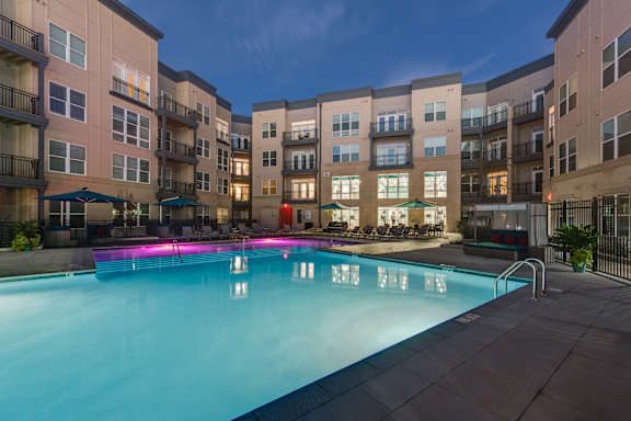 Mallory Square apartments in Gaithersburg, MD