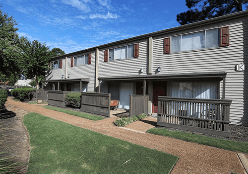 The Oaks Apartment Homes apartments in Jackson, TN