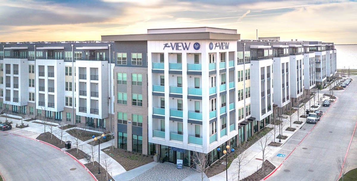 The View at Sapphire Bay apartments in Rowlett, TX