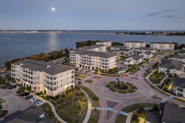 Reveal on the Lake Apartments apartments in Rowlett, TX