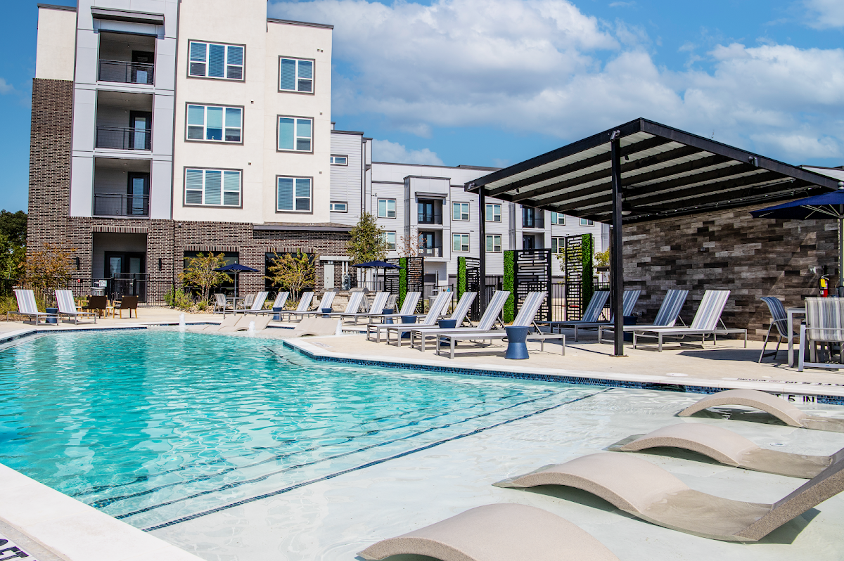One90 Main apartments in Rowlett, TX