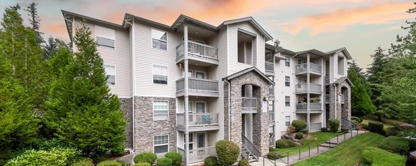 The Knolls at Inglewood Hill apartments in Sammamish, WA