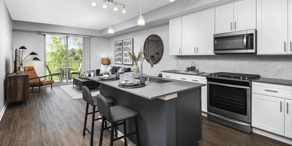 Deer Park Crossing apartments in Palatine, IL
