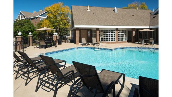Meridian Pointe apartments in Burnsville, MN