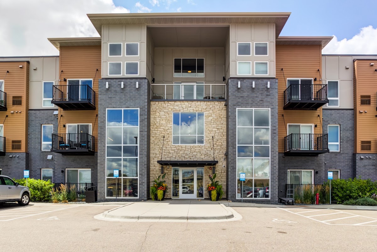 Lakeside Flats apartments in Burnsville, MN