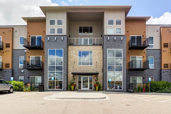 Lakeside Flats apartments in Burnsville, MN
