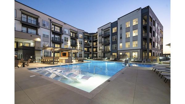 The Hickory at Indian Lake Village apartments in Hendersonville, TN