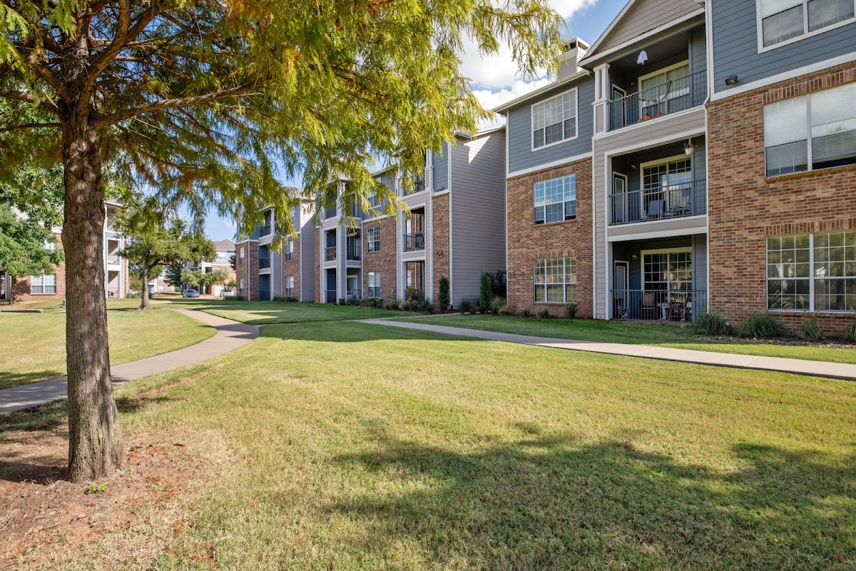 Montclair Parc Apartments apartments in Moore, OK