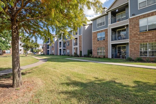 Montclair Parc Apartments apartments in Moore, OK