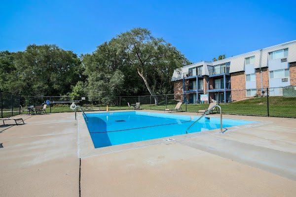 Robinwood apartments in Coon Rapids, MN