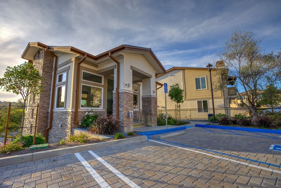 The Vista at Laguna apartments in Laguna Niguel, CA