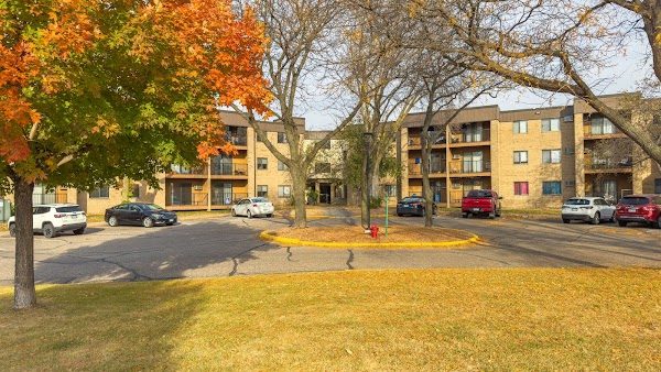 Edenvale apartments in Eden Prairie, MN