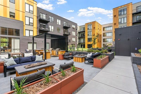 The Fox & The Grouse apartments in Eden Prairie, MN