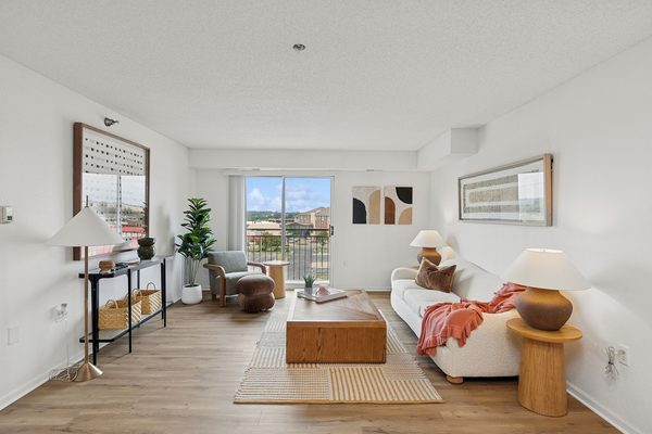 ReNew Town Center apartments in Eden Prairie, MN