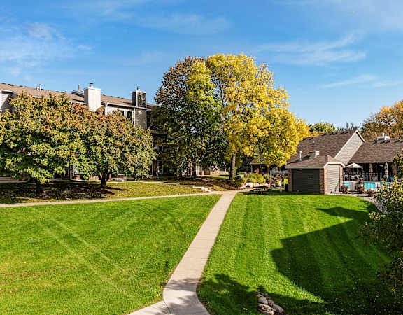 Eden Commons apartments in Eden Prairie, MN