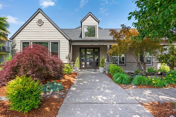 Chase Village apartments in Eugene, OR
