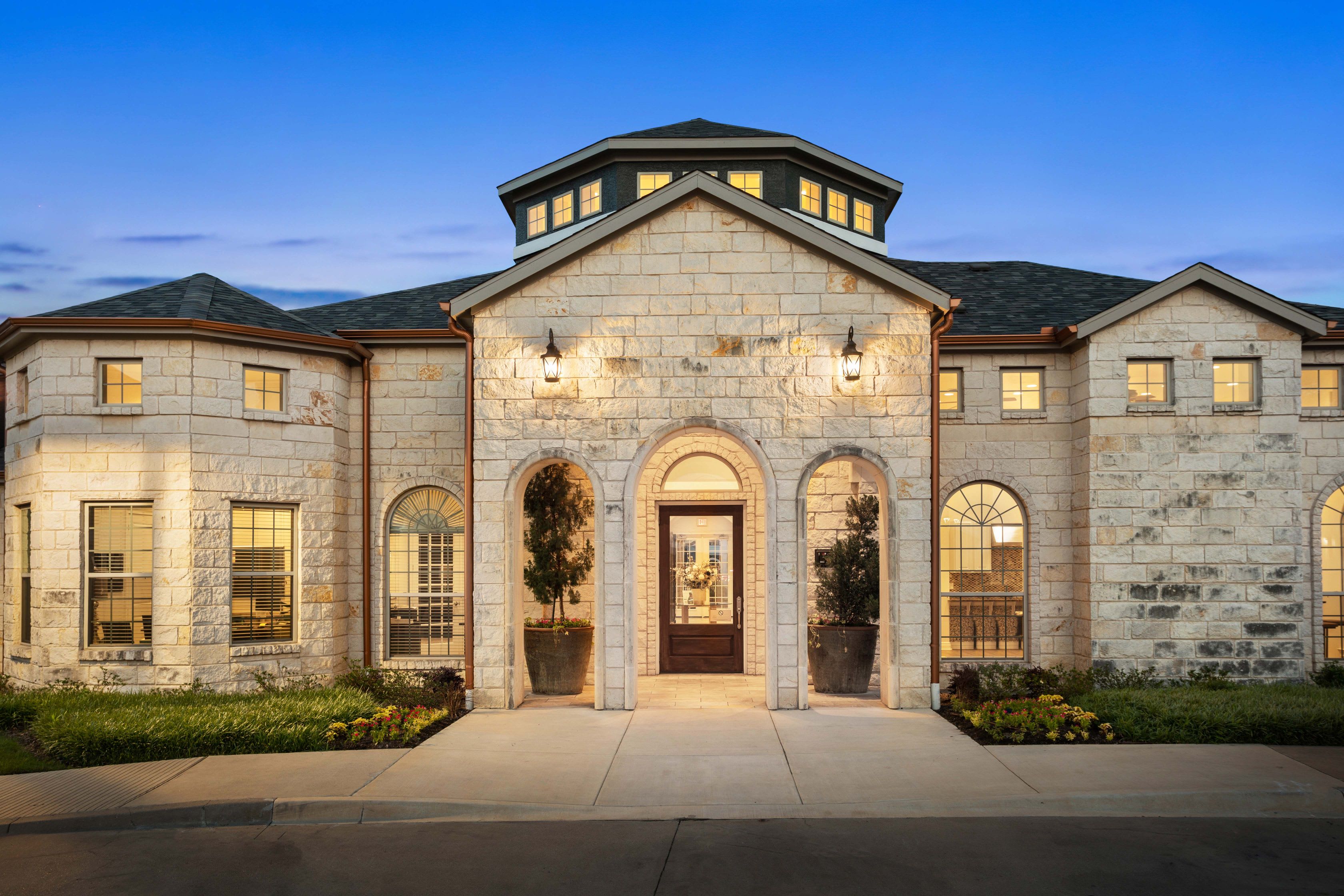 Olympus Woodbridge apartments in Sachse, TX